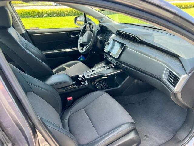 Серый Хонда FCX Clarity, объемом двигателя 1.5 л и пробегом 152 тыс. км за 15450 $, фото 8 на Automoto.ua