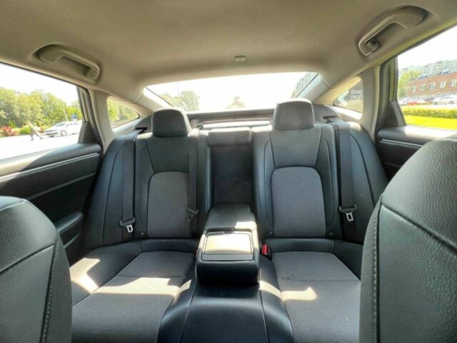 Серый Хонда FCX Clarity, объемом двигателя 1.5 л и пробегом 152 тыс. км за 15450 $, фото 13 на Automoto.ua