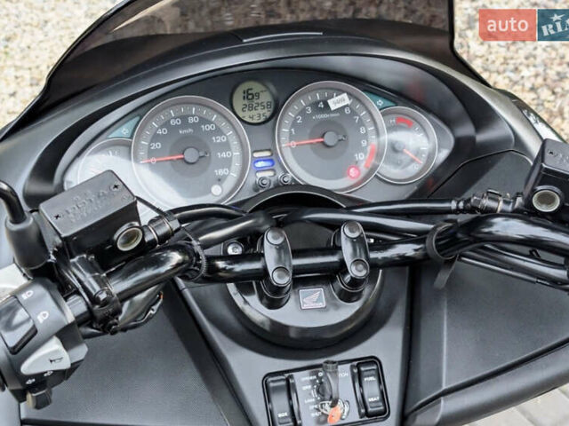Черный Хонда Forza 250, объемом двигателя 0 л и пробегом 27 тыс. км за 2700 $, фото 9 на Automoto.ua