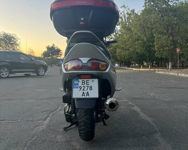 Серый Хонда Forza 250, объемом двигателя 0.25 л и пробегом 34 тыс. км за 1600 $, фото 4 на Automoto.ua