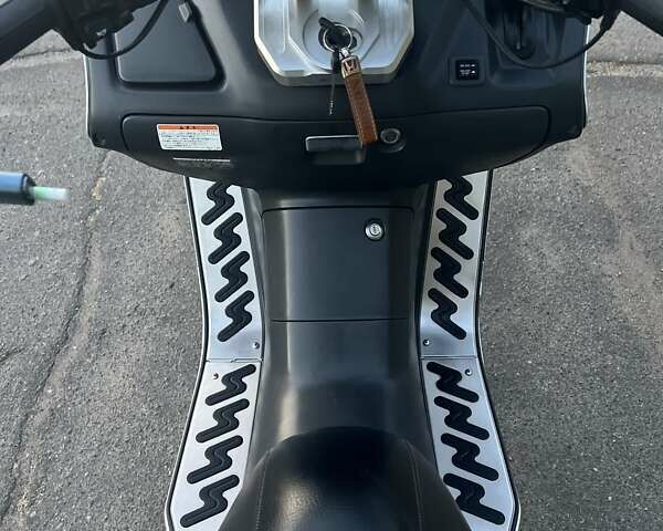 Серый Хонда Forza 250, объемом двигателя 0.25 л и пробегом 34 тыс. км за 1600 $, фото 8 на Automoto.ua