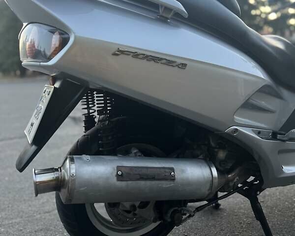 Серый Хонда Forza 250, объемом двигателя 0.25 л и пробегом 34 тыс. км за 1600 $, фото 16 на Automoto.ua