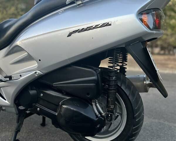 Серый Хонда Forza 250, объемом двигателя 0.25 л и пробегом 34 тыс. км за 1600 $, фото 17 на Automoto.ua