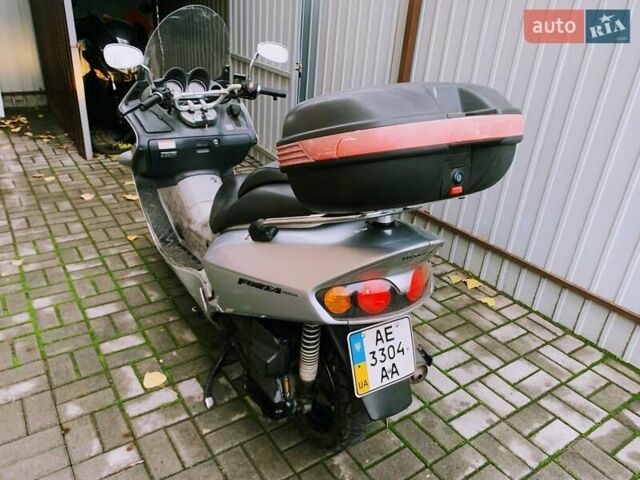 Серый Хонда Forza 250, объемом двигателя 0.25 л и пробегом 52 тыс. км за 1600 $, фото 6 на Automoto.ua