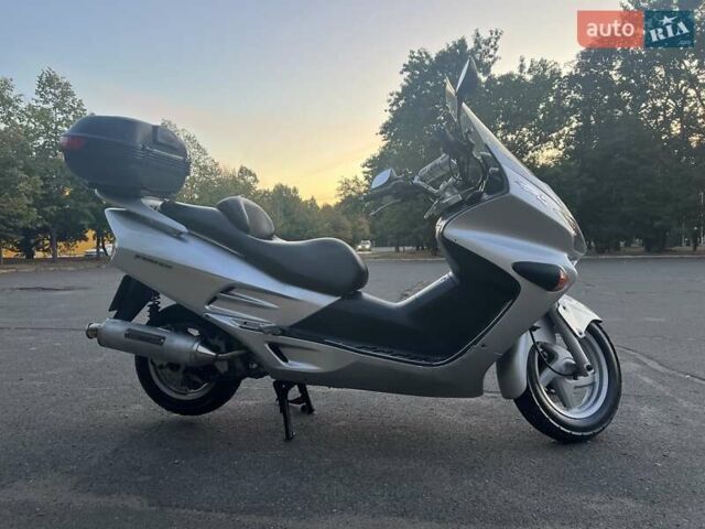 Серый Хонда Forza 250, объемом двигателя 0.25 л и пробегом 34 тыс. км за 1600 $, фото 3 на Automoto.ua