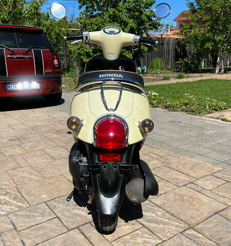 Бежевый Хонда Giorno AF-24, объемом двигателя 0.05 л и пробегом 10 тыс. км за 820 $, фото 3 на Automoto.ua