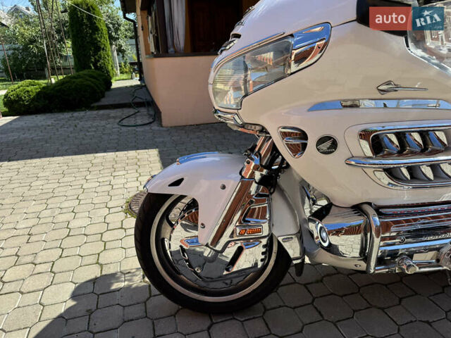 Білий Хонда GL 1800 Gold Wing Tour, об'ємом двигуна 1.6 л та пробігом 57 тис. км за 14300 $, фото 8 на Automoto.ua