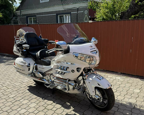 Білий Хонда GL 1800 Gold Wing Tour, об'ємом двигуна 1.6 л та пробігом 57 тис. км за 14300 $, фото 2 на Automoto.ua