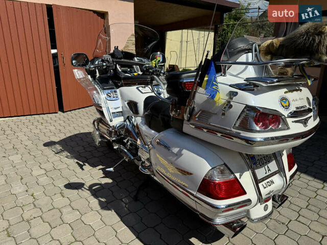 Білий Хонда GL 1800 Gold Wing Tour, об'ємом двигуна 1.6 л та пробігом 57 тис. км за 14300 $, фото 11 на Automoto.ua