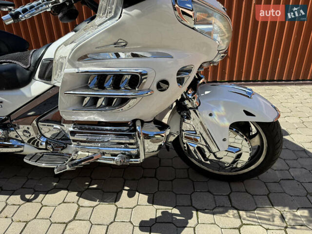 Білий Хонда GL 1800 Gold Wing Tour, об'ємом двигуна 1.6 л та пробігом 57 тис. км за 14300 $, фото 7 на Automoto.ua
