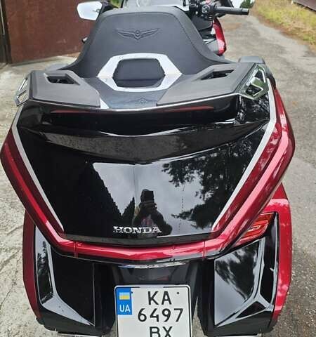Красный Хонда GL 1800 Gold Wing Tour, объемом двигателя 1.83 л и пробегом 10 тыс. км за 32000 $, фото 2 на Automoto.ua