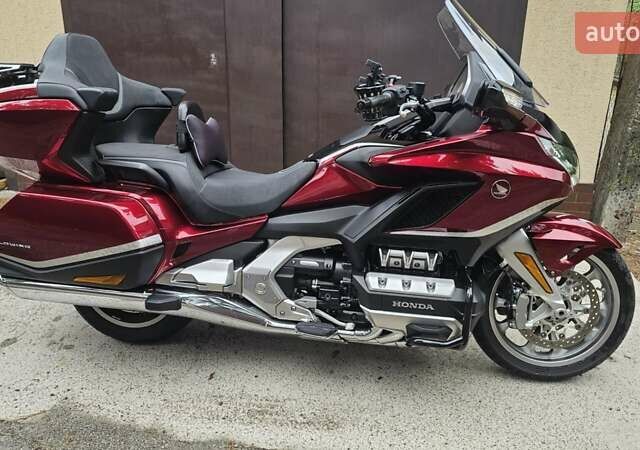 Красный Хонда GL 1800 Gold Wing Tour, объемом двигателя 1.83 л и пробегом 10 тыс. км за 32000 $, фото 5 на Automoto.ua