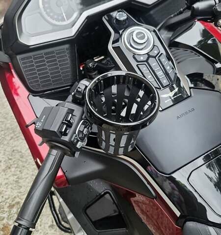 Красный Хонда GL 1800 Gold Wing Tour, объемом двигателя 1.83 л и пробегом 10 тыс. км за 32000 $, фото 4 на Automoto.ua