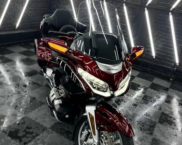 Красный Хонда GL 1800 Gold Wing Tour, объемом двигателя 1.8 л и пробегом 40 тыс. км за 28800 $, фото 2 на Automoto.ua