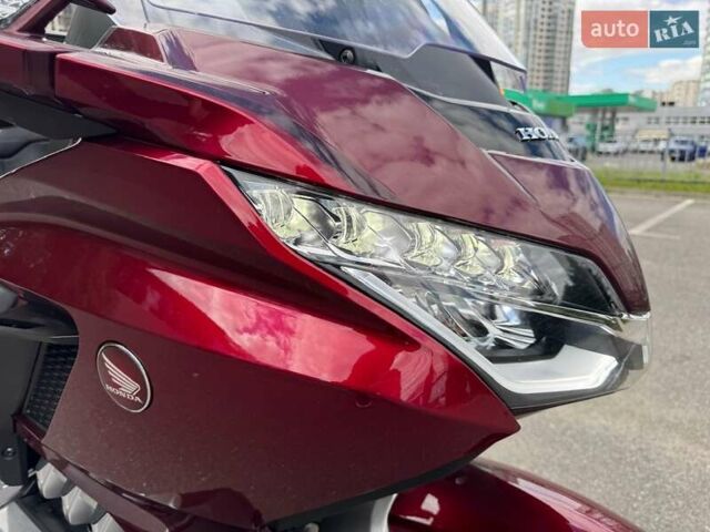 Красный Хонда GL 1800 Gold Wing Tour, объемом двигателя 1.83 л и пробегом 5 тыс. км за 34500 $, фото 4 на Automoto.ua