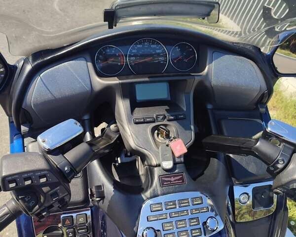 Синий Хонда GL 1800 Gold Wing Tour, объемом двигателя 1.8 л и пробегом 94 тыс. км за 10500 $, фото 4 на Automoto.ua