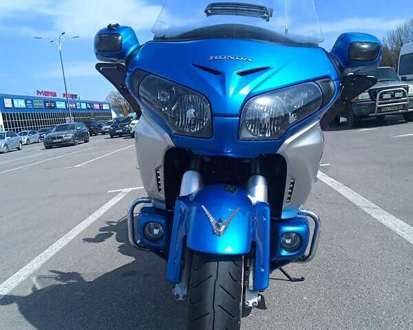 Синий Хонда GL 1800 Gold Wing Tour, объемом двигателя 1.8 л и пробегом 30 тыс. км за 16100 $, фото 3 на Automoto.ua