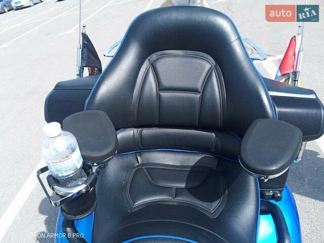 Синий Хонда GL 1800 Gold Wing Tour, объемом двигателя 1.8 л и пробегом 30 тыс. км за 16100 $, фото 13 на Automoto.ua