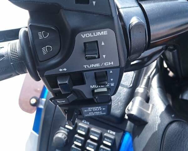 Синий Хонда GL 1800 Gold Wing Tour, объемом двигателя 1.8 л и пробегом 30 тыс. км за 16100 $, фото 11 на Automoto.ua