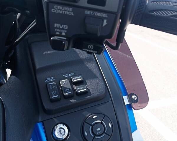 Синий Хонда GL 1800 Gold Wing Tour, объемом двигателя 1.8 л и пробегом 30 тыс. км за 16100 $, фото 12 на Automoto.ua