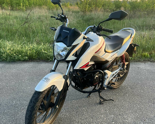 Білий Хонда GLR 125, об'ємом двигуна 0.12 л та пробігом 36 тис. км за 1500 $, фото 4 на Automoto.ua