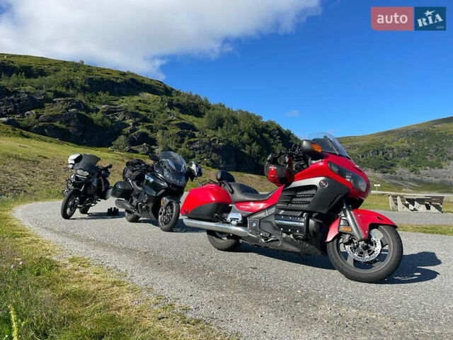 Красный Хонда Gold Wing F6B, объемом двигателя 1.8 л и пробегом 40 тыс. км за 11000 $, фото 1 на Automoto.ua