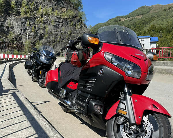 Красный Хонда Gold Wing F6B, объемом двигателя 1.8 л и пробегом 40 тыс. км за 11000 $, фото 2 на Automoto.ua