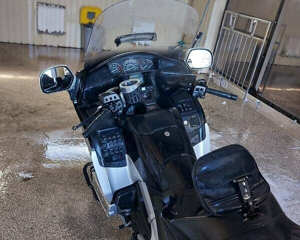 Черный Хонда Gold Wing GL 1800, объемом двигателя 1.8 л и пробегом 23 тыс. км за 12000 $, фото 5 на Automoto.ua