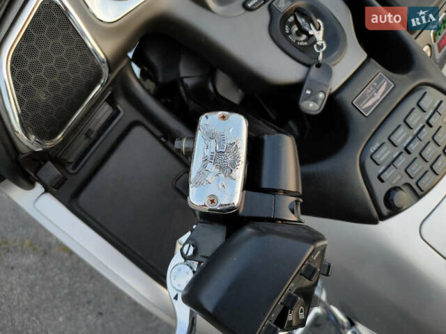 Серый Хонда Gold Wing GL 1800, объемом двигателя 1.8 л и пробегом 37 тыс. км за 11200 $, фото 6 на Automoto.ua