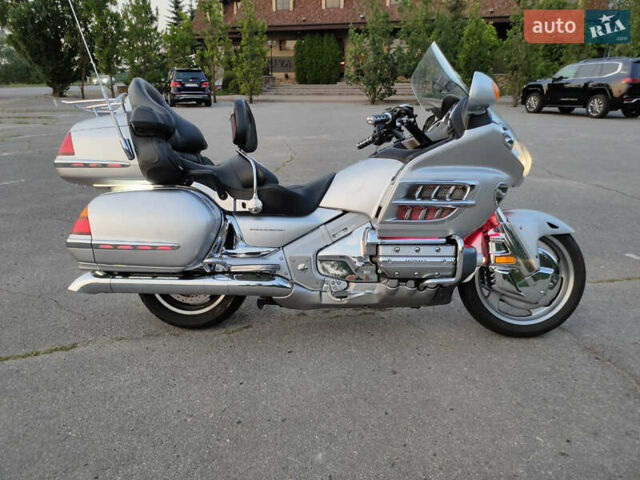 Серый Хонда Gold Wing GL 1800, объемом двигателя 1.8 л и пробегом 37 тыс. км за 11200 $, фото 10 на Automoto.ua