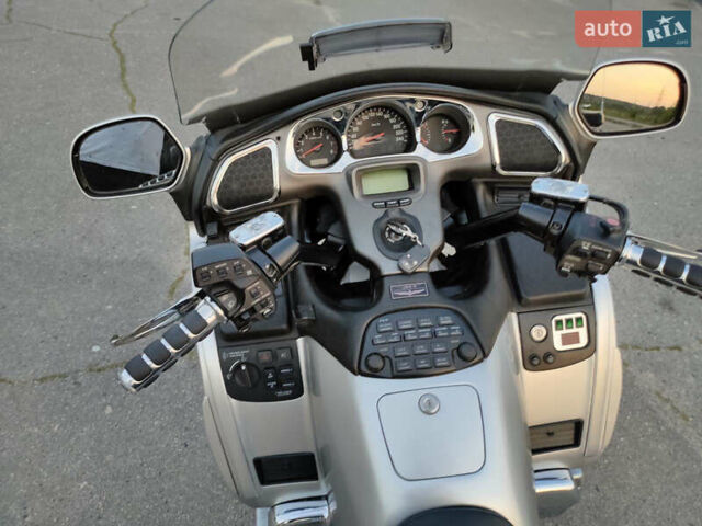 Серый Хонда Gold Wing GL 1800, объемом двигателя 1.8 л и пробегом 37 тыс. км за 11200 $, фото 20 на Automoto.ua