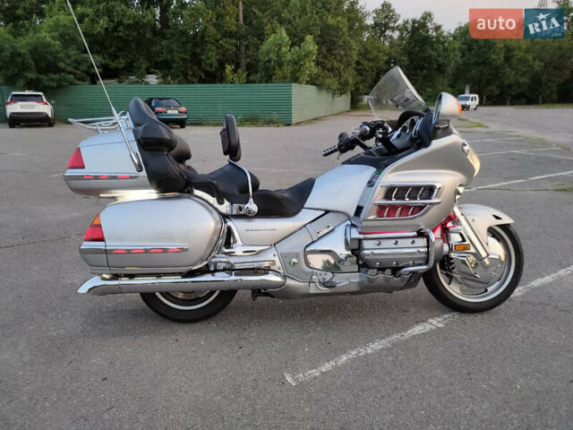 Серый Хонда Gold Wing GL 1800, объемом двигателя 1.8 л и пробегом 37 тыс. км за 11200 $, фото 2 на Automoto.ua
