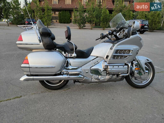 Серый Хонда Gold Wing GL 1800, объемом двигателя 1.8 л и пробегом 37 тыс. км за 11200 $, фото 3 на Automoto.ua