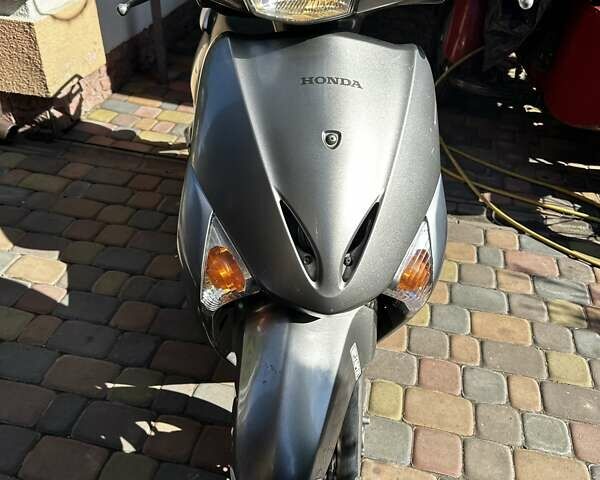 Серый Хонда Lead 110 JF-19, объемом двигателя 0 л и пробегом 32 тыс. км за 1057 $, фото 4 на Automoto.ua