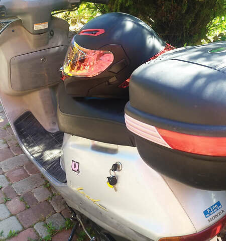 Серый Хонда Lead 50 AF-20, объемом двигателя 0.05 л и пробегом 33 тыс. км за 500 $, фото 3 на Automoto.ua