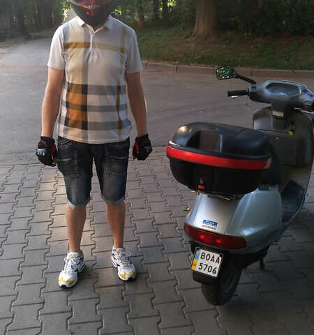 Серый Хонда Lead 50 AF-20, объемом двигателя 0.05 л и пробегом 33 тыс. км за 500 $, фото 6 на Automoto.ua