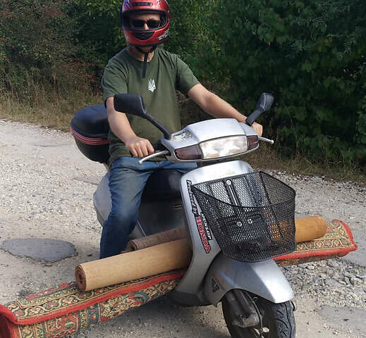 Серый Хонда Lead 50 AF-20, объемом двигателя 0.05 л и пробегом 33 тыс. км за 500 $, фото 5 на Automoto.ua