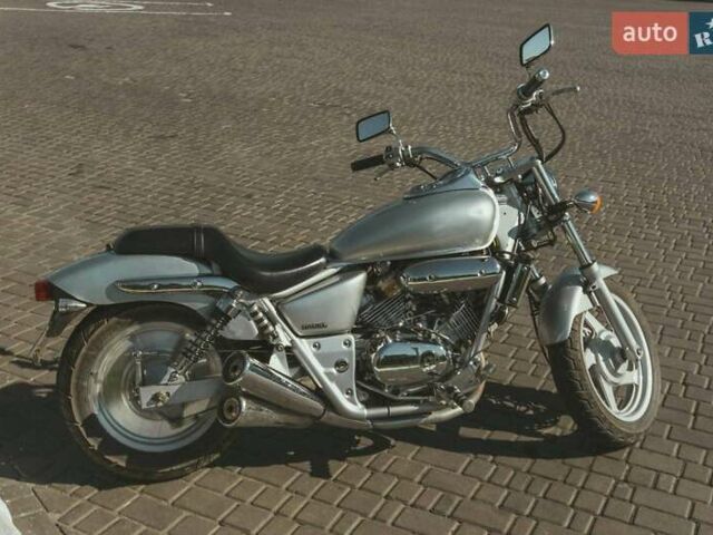 Серый Хонда Magna 250, объемом двигателя 0.25 л и пробегом 39 тыс. км за 2200 $, фото 4 на Automoto.ua