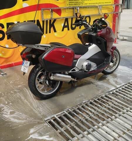 Красный Хонда NC 700X Integra, объемом двигателя 0 л и пробегом 17 тыс. км за 6000 $, фото 4 на Automoto.ua
