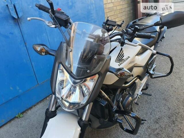 Белый Хонда NC 750S, объемом двигателя 0.74 л и пробегом 7 тыс. км за 6000 $, фото 5 на Automoto.ua