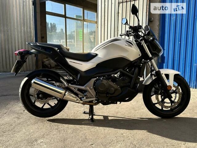 Белый Хонда NC 750S, объемом двигателя 0.74 л и пробегом 6 тыс. км за 7300 $, фото 2 на Automoto.ua