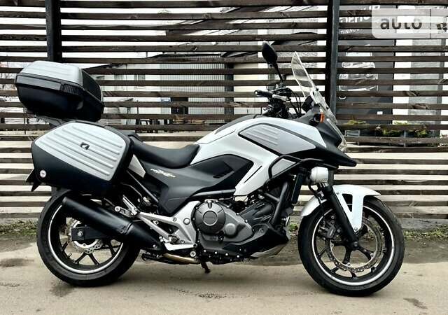 Белый Хонда NC 750S, объемом двигателя 0.75 л и пробегом 19 тыс. км за 6500 $, фото 2 на Automoto.ua