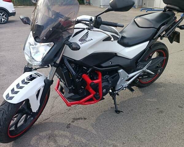 Белый Хонда NC 750S, объемом двигателя 0.74 л и пробегом 21 тыс. км за 5800 $, фото 4 на Automoto.ua