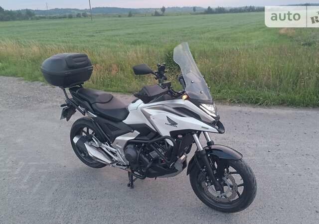 Білий Хонда NC 750X, об'ємом двигуна 0.75 л та пробігом 9 тис. км за 11395 $, фото 2 на Automoto.ua