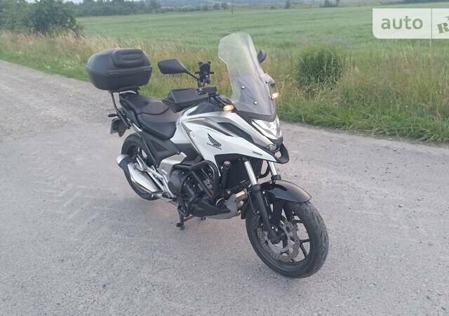 Білий Хонда NC 750X, об'ємом двигуна 0.75 л та пробігом 9 тис. км за 11395 $, фото 5 на Automoto.ua