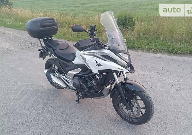 Білий Хонда NC 750X, об'ємом двигуна 0.75 л та пробігом 9 тис. км за 11395 $, фото 24 на Automoto.ua