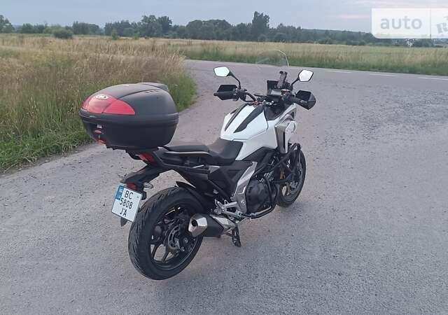 Білий Хонда NC 750X, об'ємом двигуна 0.75 л та пробігом 9 тис. км за 11395 $, фото 19 на Automoto.ua