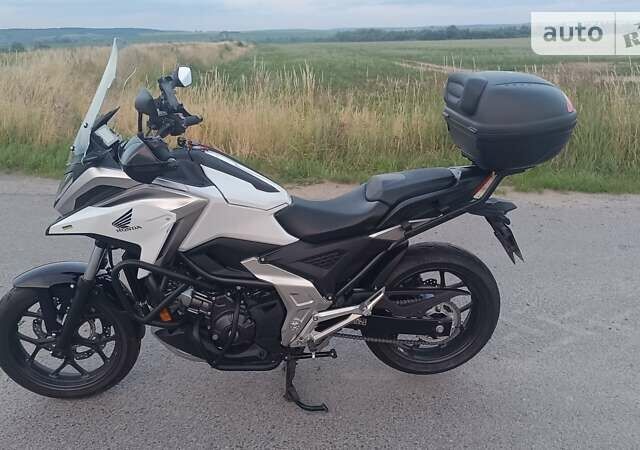 Білий Хонда NC 750X, об'ємом двигуна 0.75 л та пробігом 9 тис. км за 11395 $, фото 28 на Automoto.ua