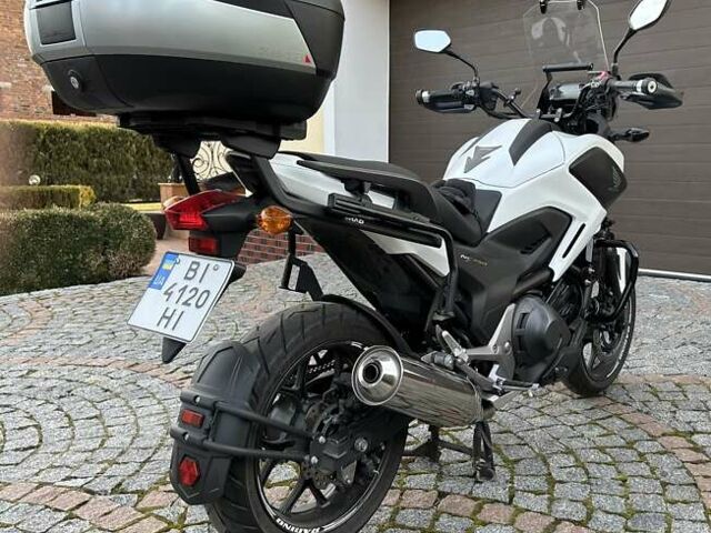 Белый Хонда NC 750X, объемом двигателя 0.7 л и пробегом 12 тыс. км за 9000 $, фото 14 на Automoto.ua