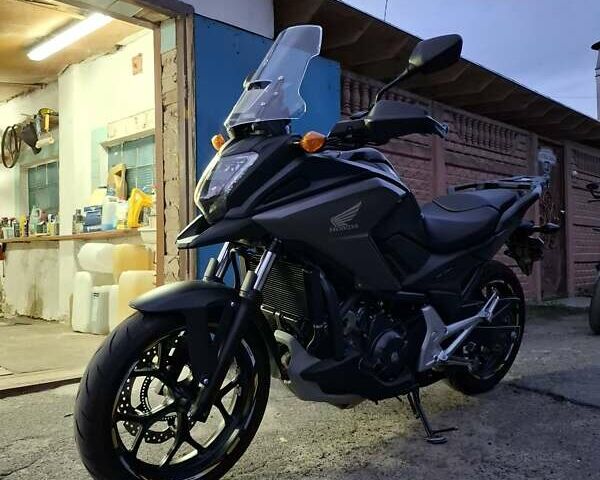 Черный Хонда NC 750X, объемом двигателя 0.75 л и пробегом 12 тыс. км за 9300 $, фото 4 на Automoto.ua